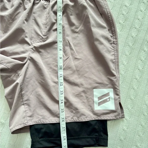 HURLEY Men's Two-Tone Athletic Large Shorts - Picture 2 of 9